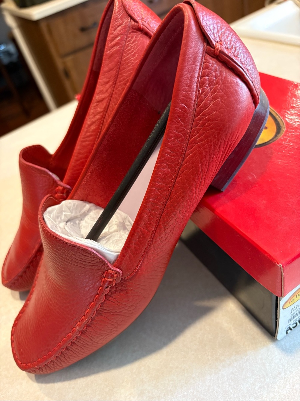 Women’s Talbots ASHTON5 Loafer in Dark Rhubarb Red size 8 medium - Picture 3 of 10